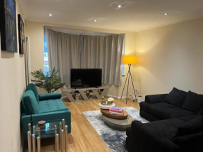 Detached Luxury Villa In London